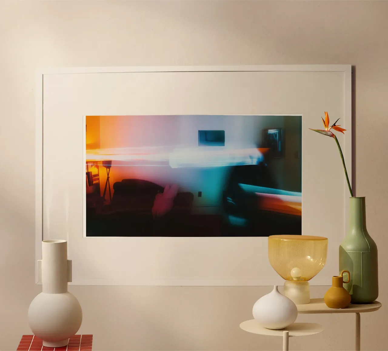 Lo spettro dei colori nel soggiorno moderno poster con telaio in alluminio da Le Flou