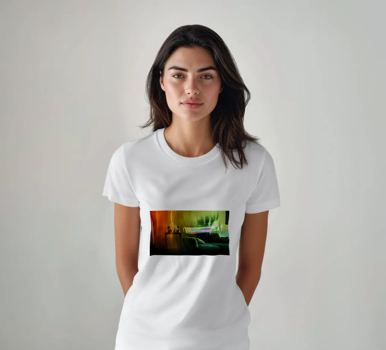 Riflessi astratti in un'atmosfera dorata t-shirt da Le Flou