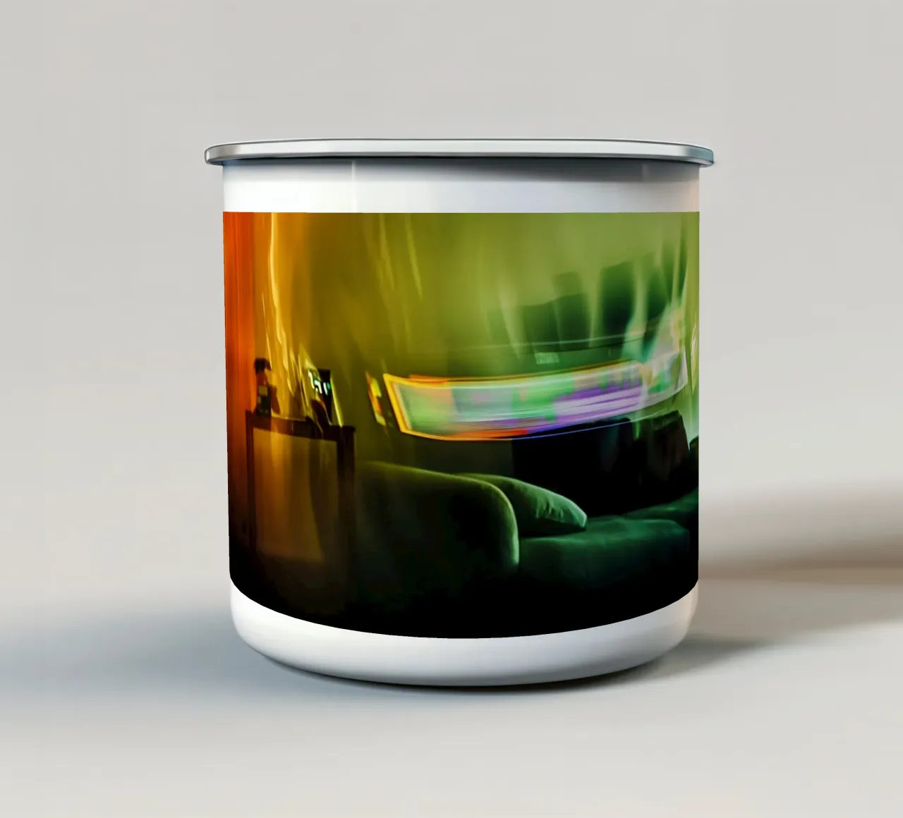 Riflessi astratti in un'atmosfera dorata tazza in smalto da Le Flou