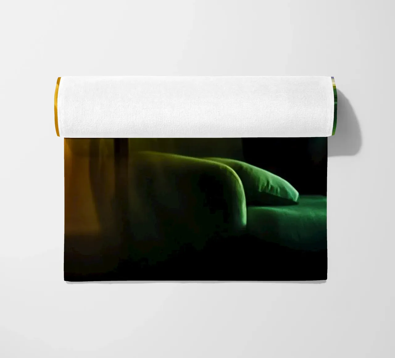 Riflessi astratti in un'atmosfera dorata telo mare da Le Flou