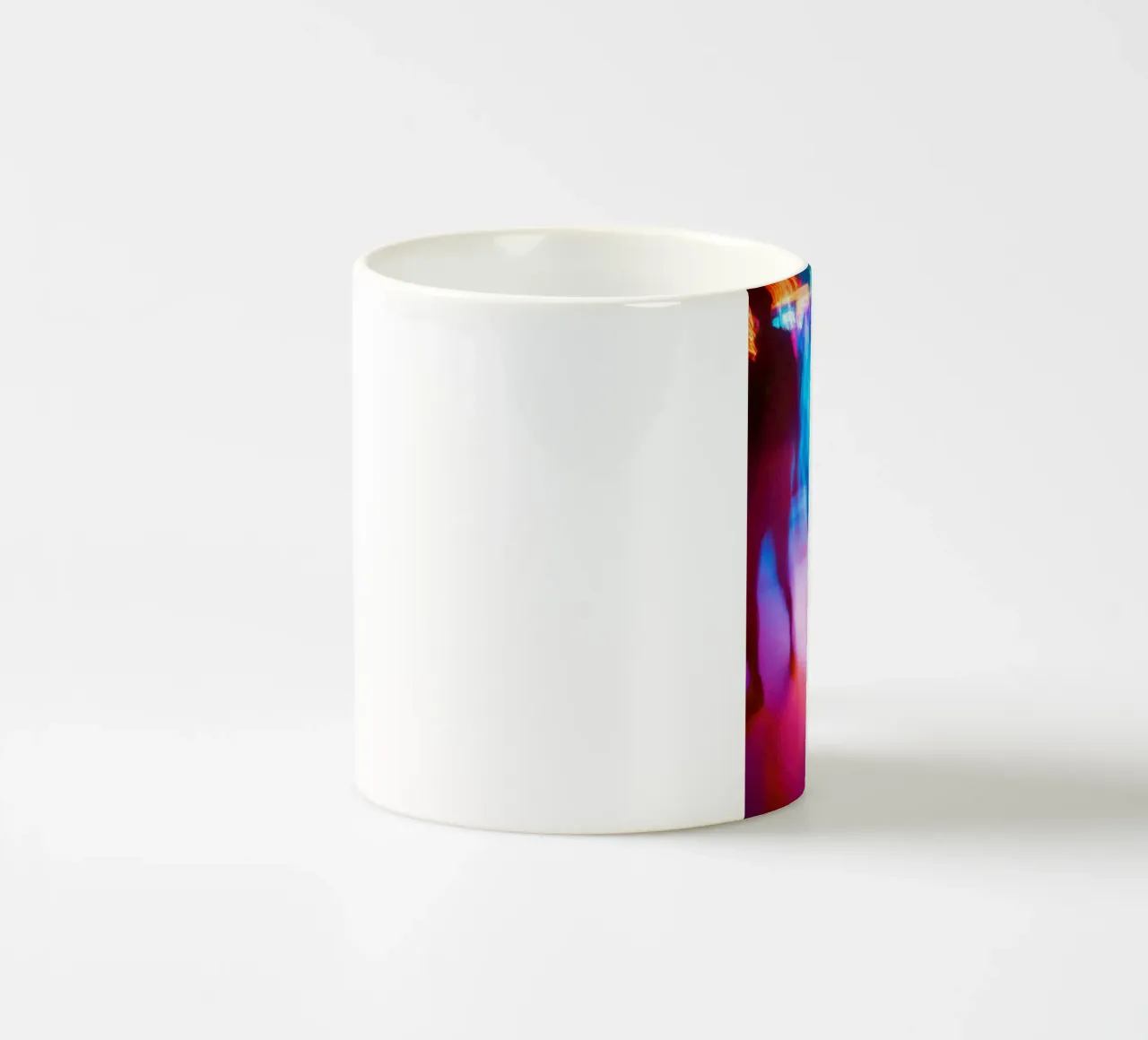 Electric New York: una danza di luci e movimento tazza in ceramica da Le Flou