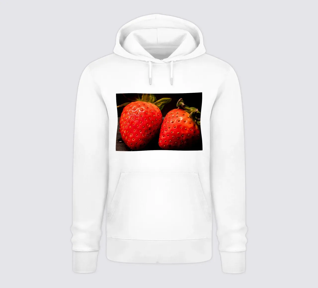 Fragole su sfondo nero felpa con cappuccio da Marcus Beckert | Fotografie