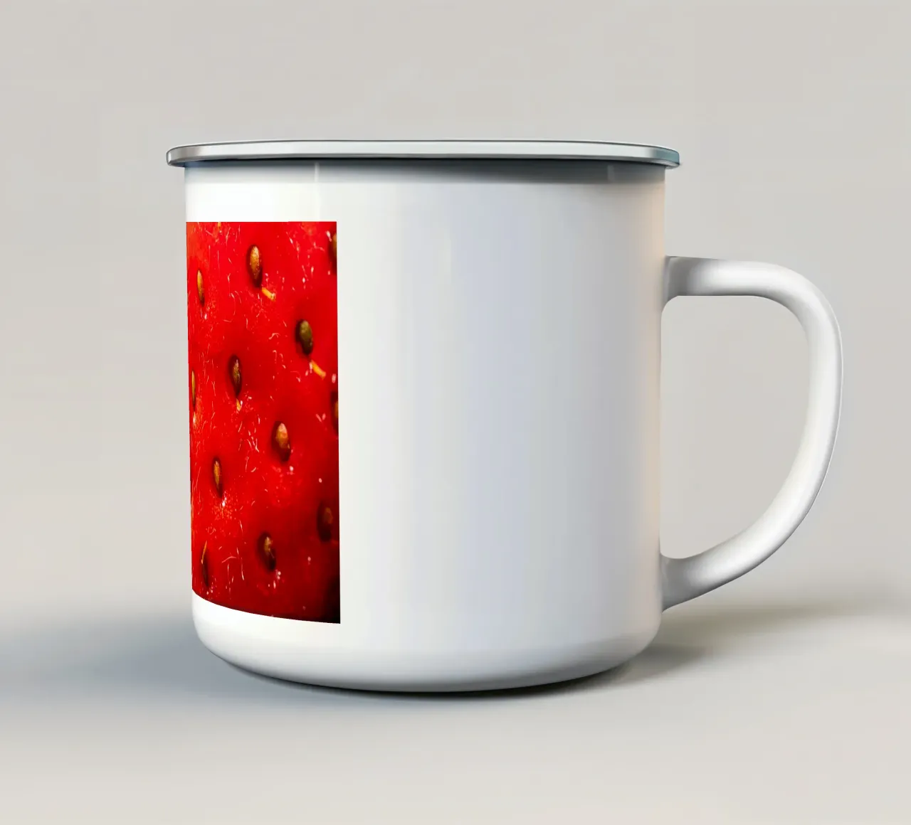 Primo piano di una fragola tazza in smalto da Marcus Beckert | Fotografie