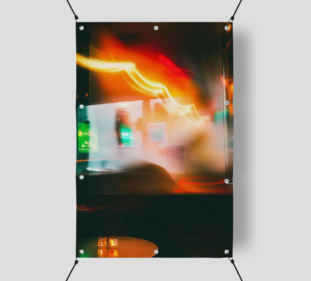 Un'atmosfera ovattata e al neon: l'intimità di un caffè newyorkese telo in pvc da Le Flou