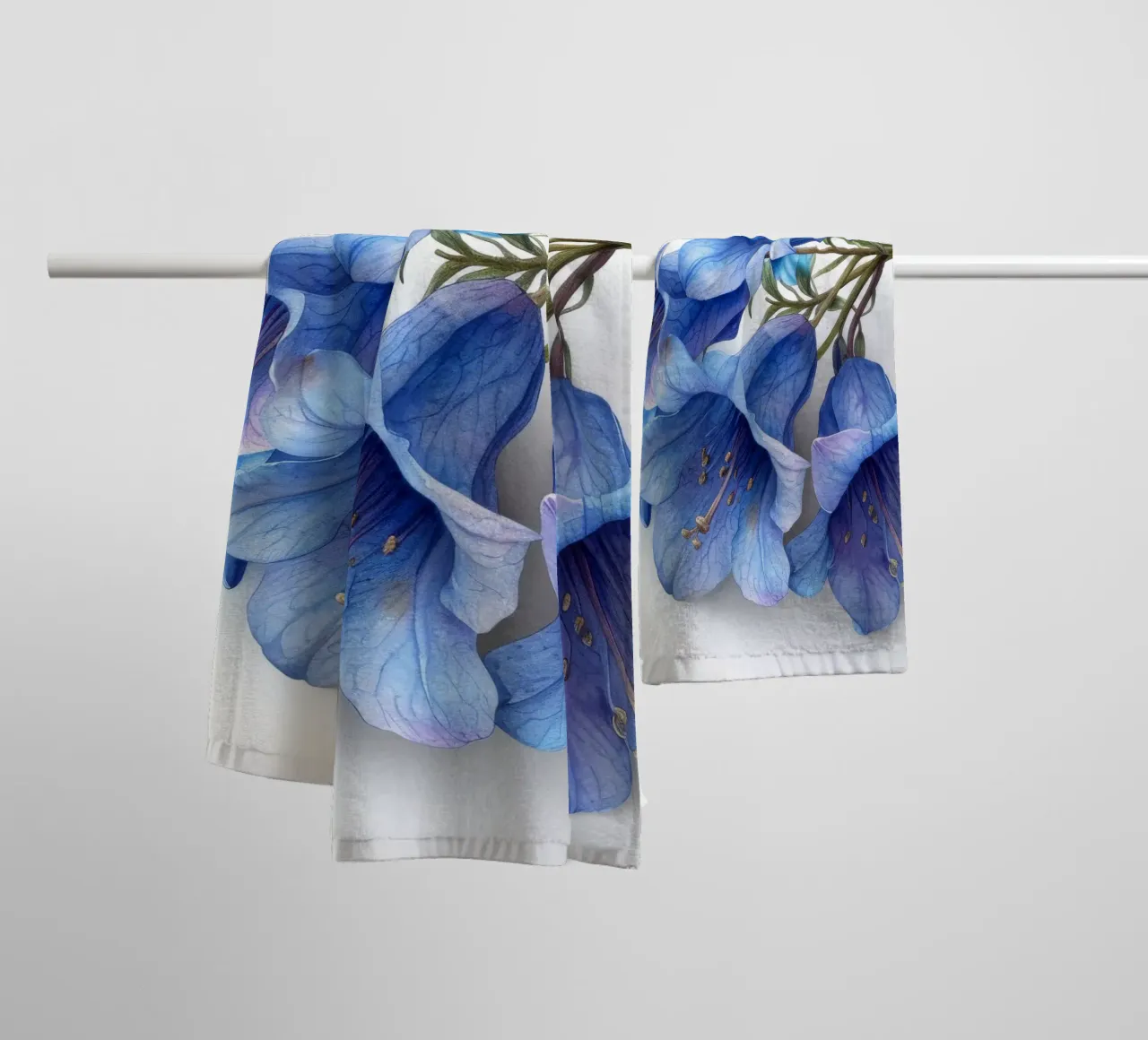 Fiore di campanula 2 asciugamano da bagno da Bold Blooms