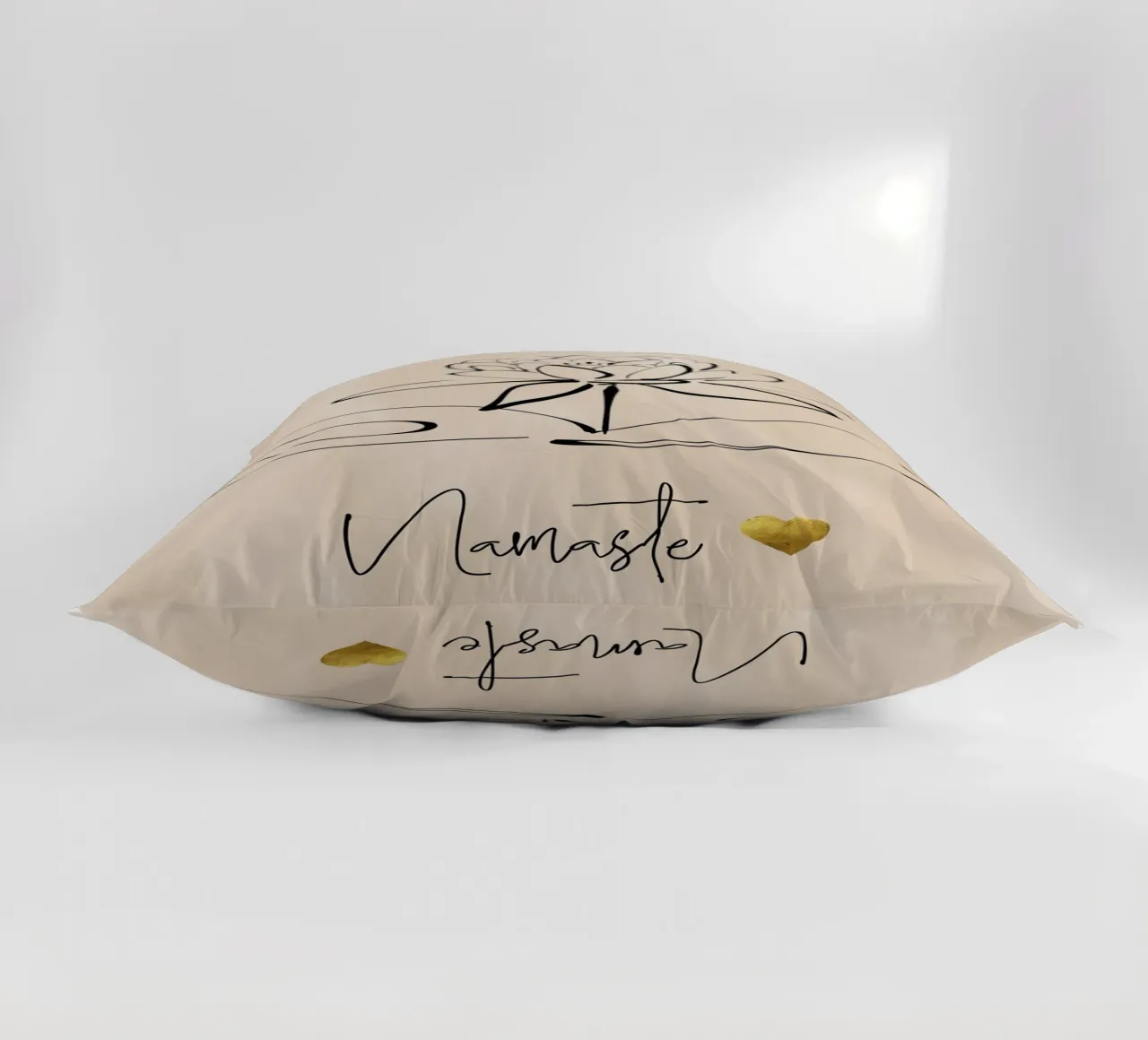 Namaste & Lotus Flower cuscino da ArtDesign by KBK