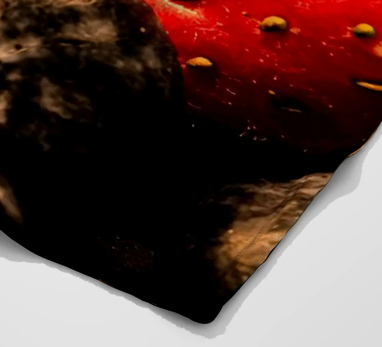 Fragole e mirtilli su sfondo nero coperta in pile da Marcus Beckert | Fotografie