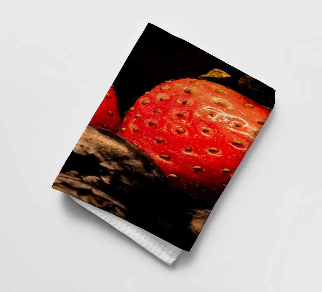 Fragole e mirtilli su sfondo nero canovaccio da cucina da Marcus Beckert | Fotografie
