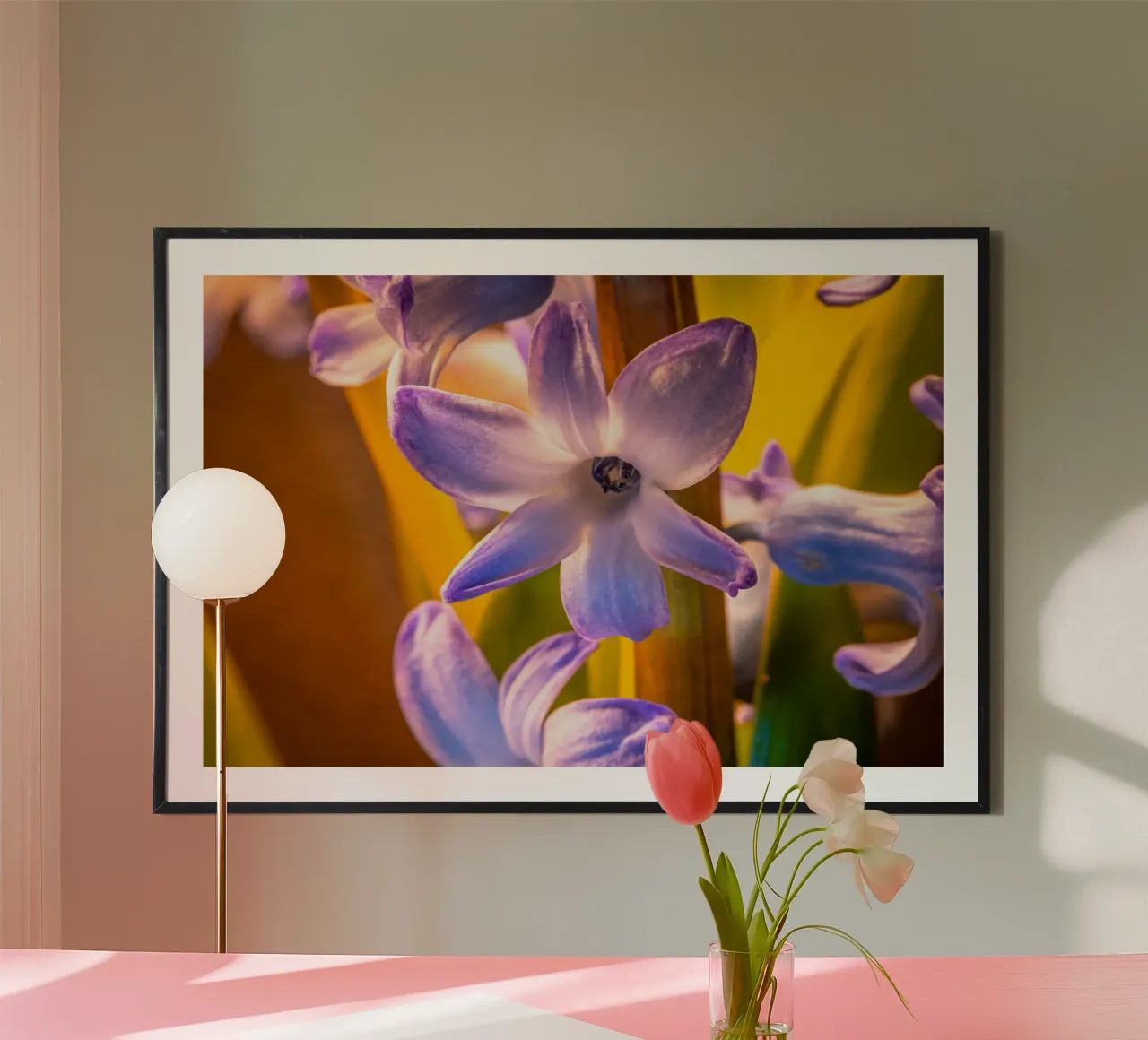 Blüte der blauen Hyazinthe Poster mit Kunststoffrahmen von Marcus Beckert | Fotografie