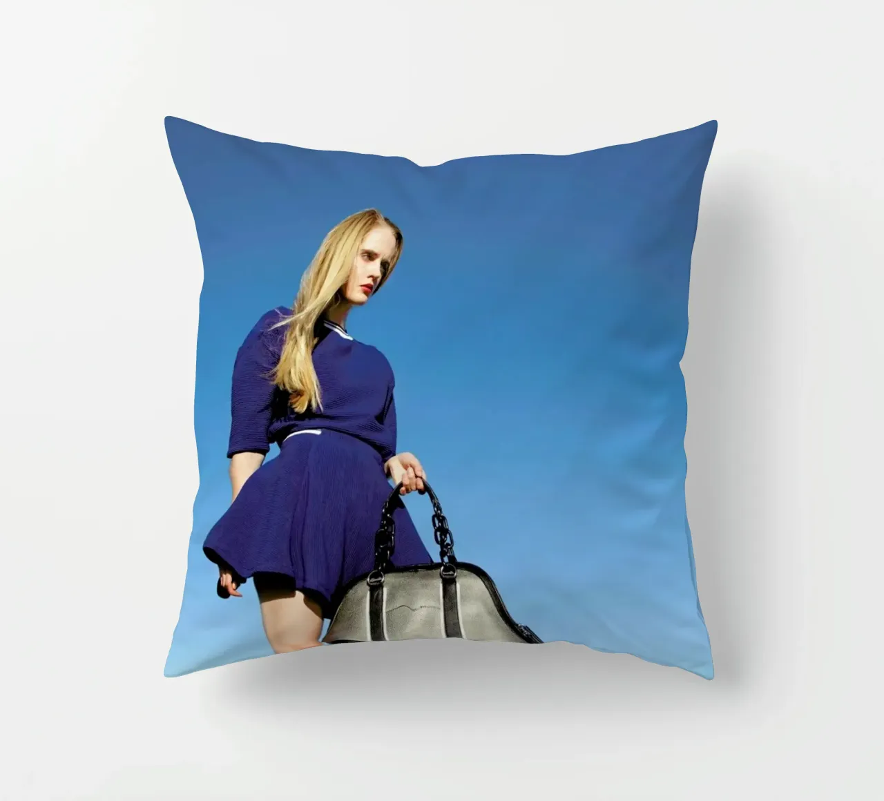 In the Blue cuscino da Aysha Banos