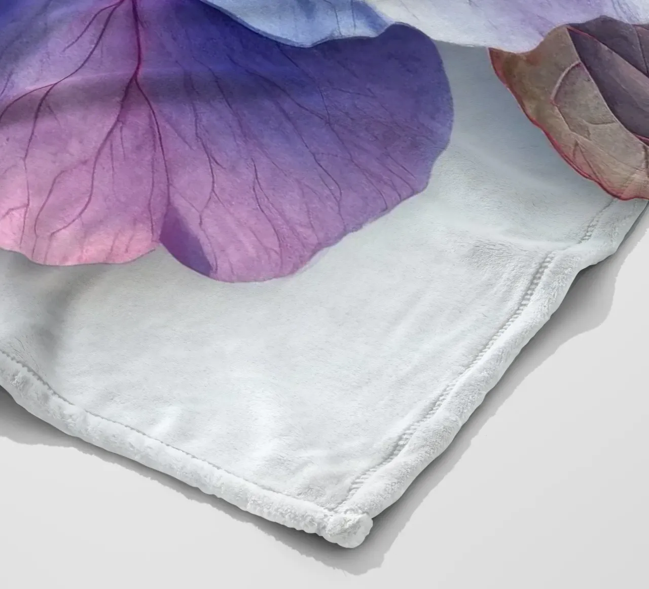 Fiore di Browallia 2 coperta in pile da Bold Blooms