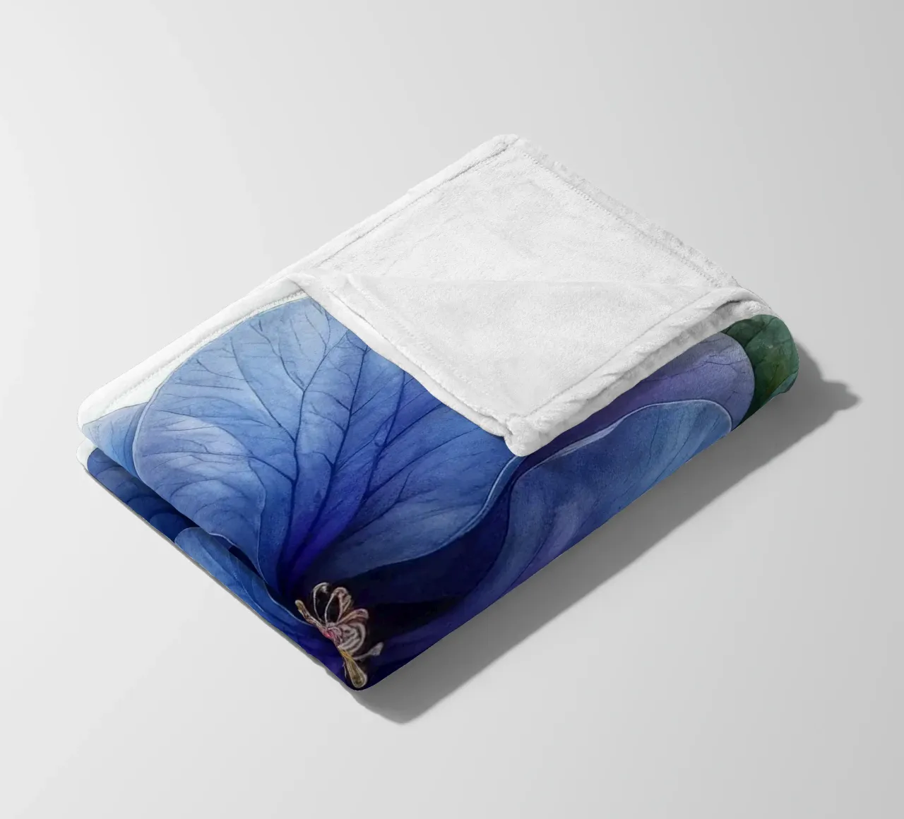 Fiore di Browallia 3 coperta in pile da Bold Blooms