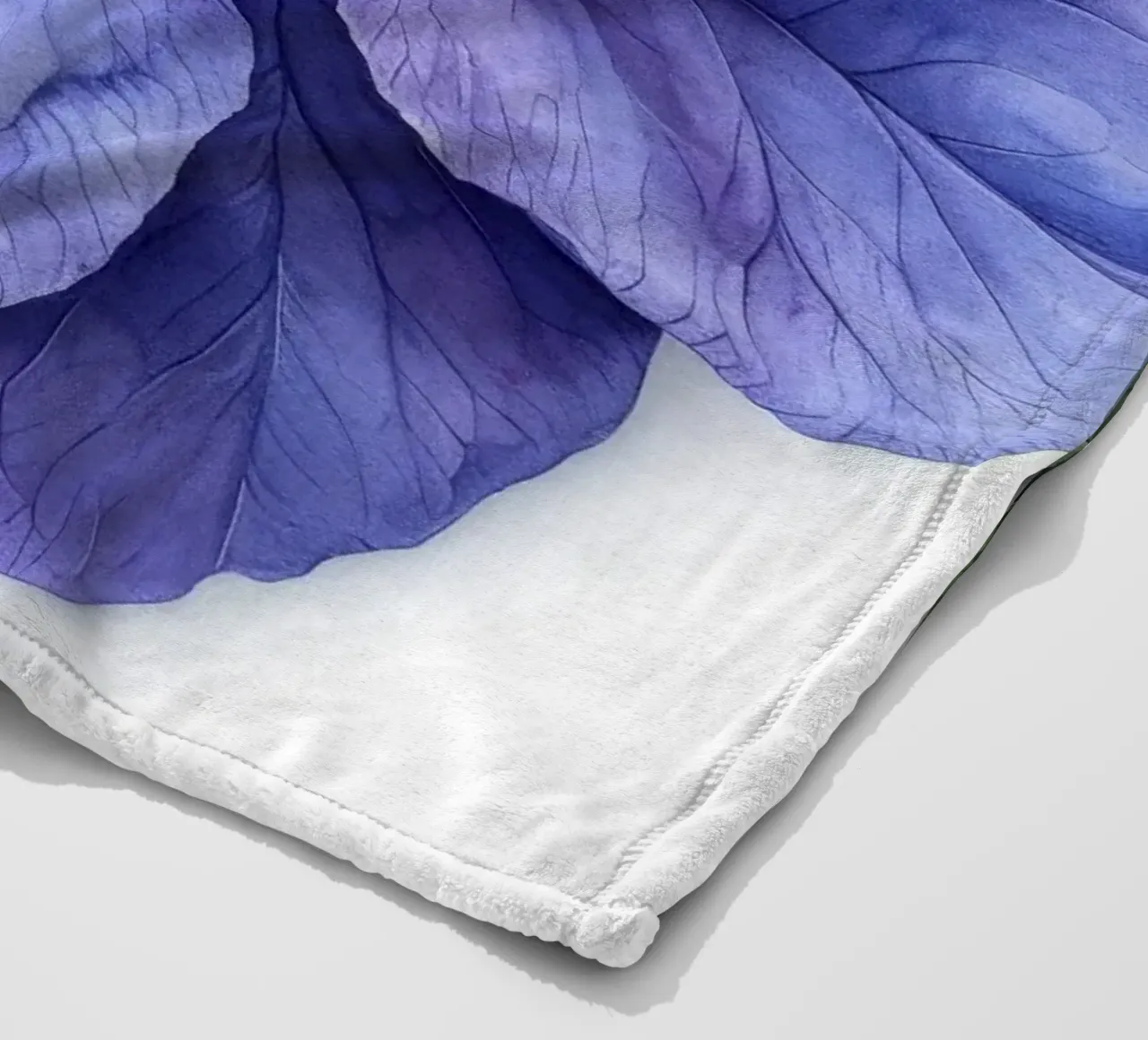 Fiore di Browallia 4 coperta in pile da Bold Blooms