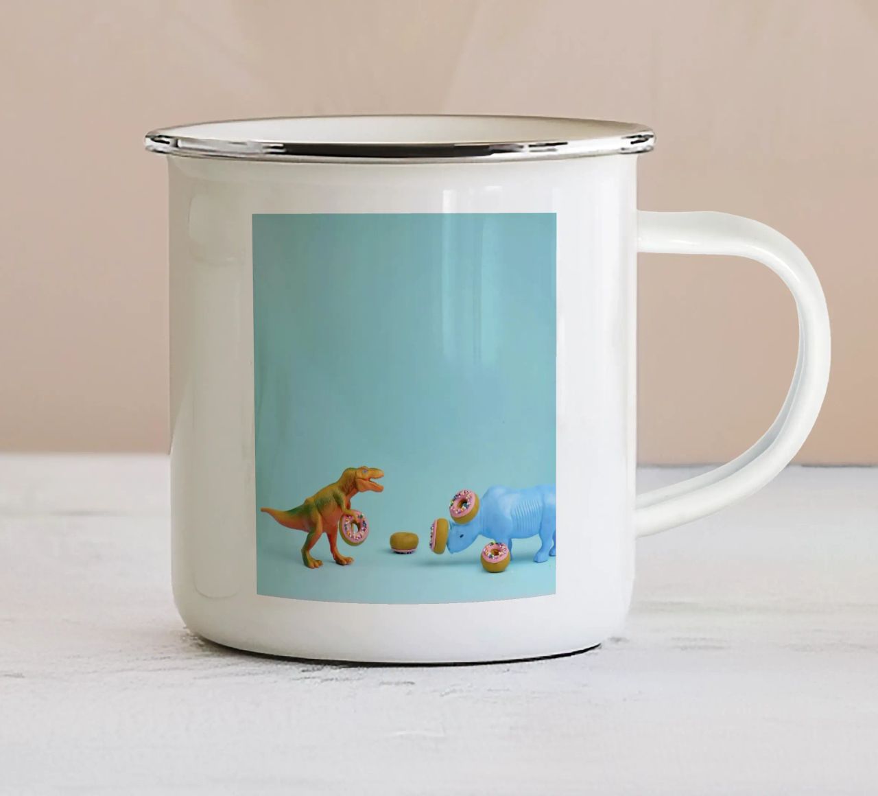 Ring Toss tazza in smalto da Juj Winn