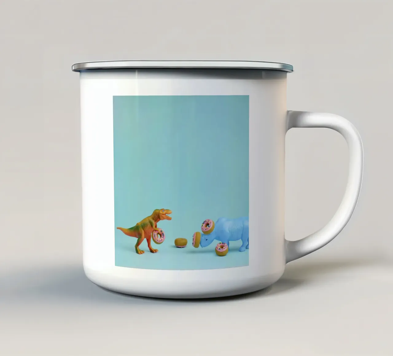 Ring Toss mug en émail de Juj Winn