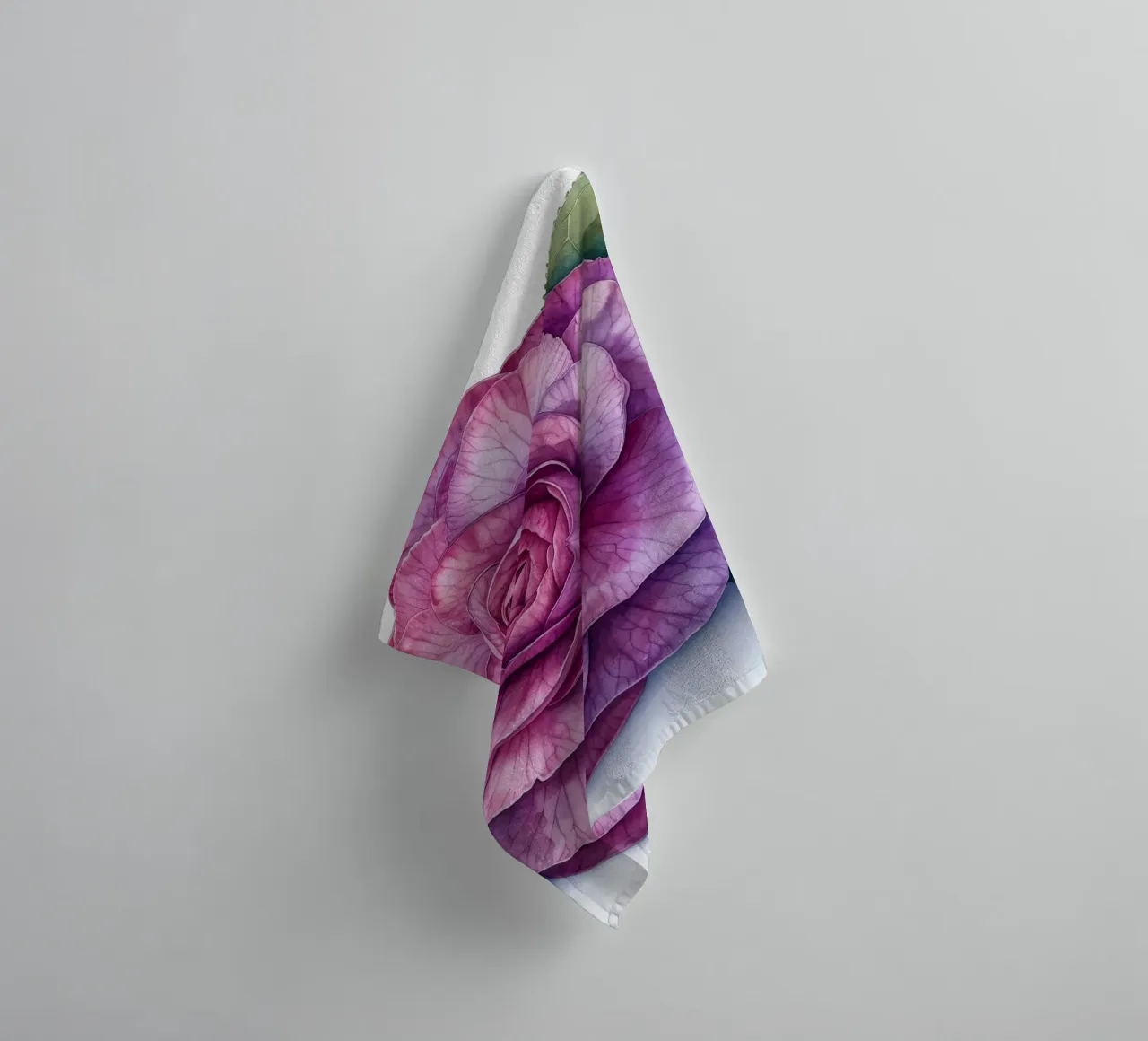Fiore di camelia 2 asciugamano da bagno da Bold Blooms
