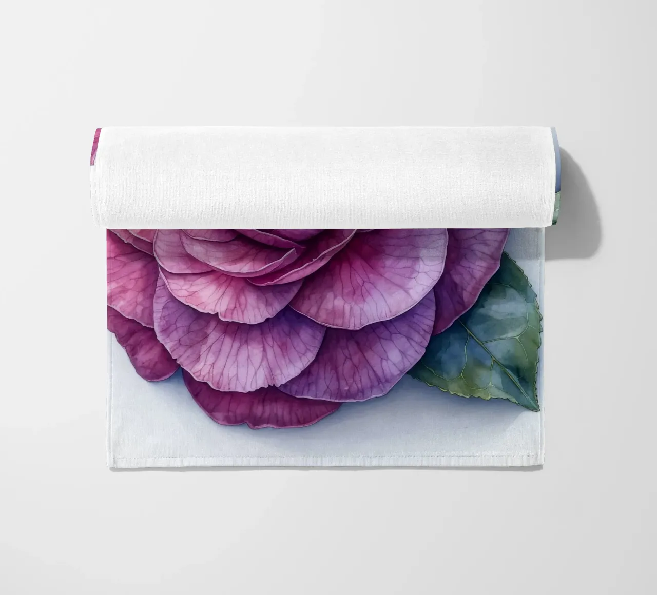 Fiore di camelia 2 telo mare da Bold Blooms