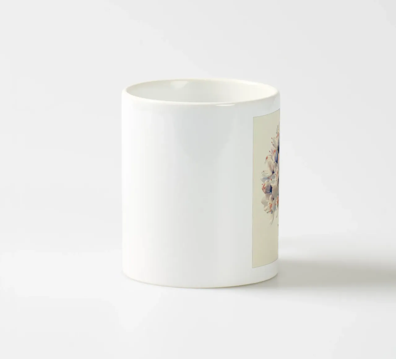 Fiore di Candytuft 2 tazza in ceramica da Bold Blooms