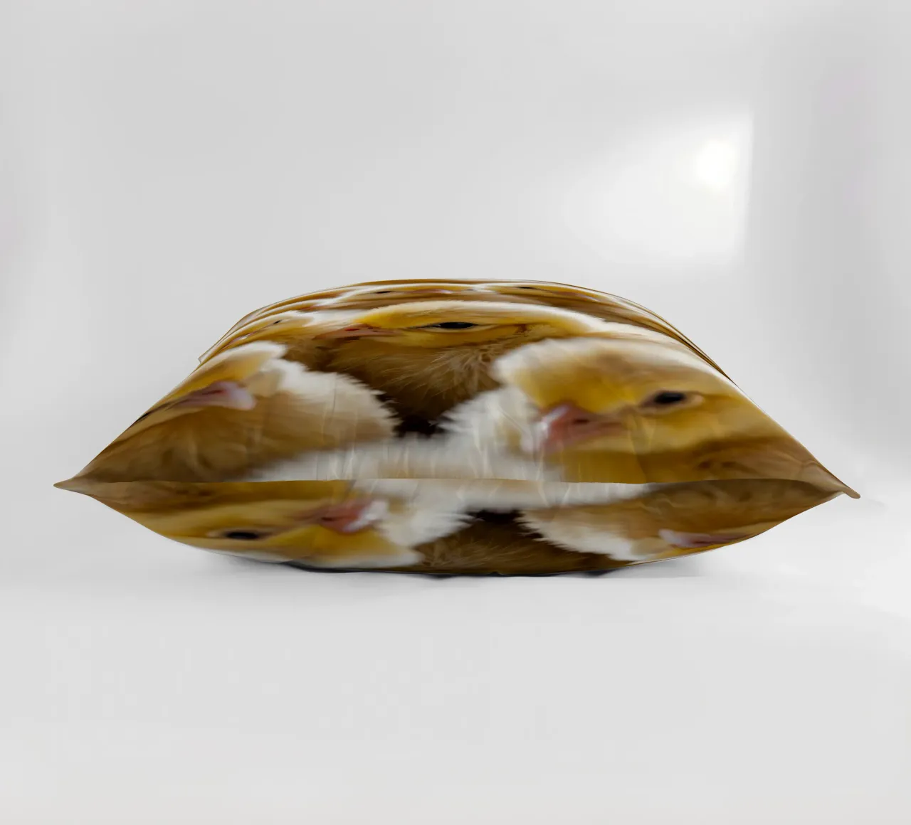 Pulcini gialli raccolti in gran numero all'interno di una calda fattoria cuscino da DesignDoodle