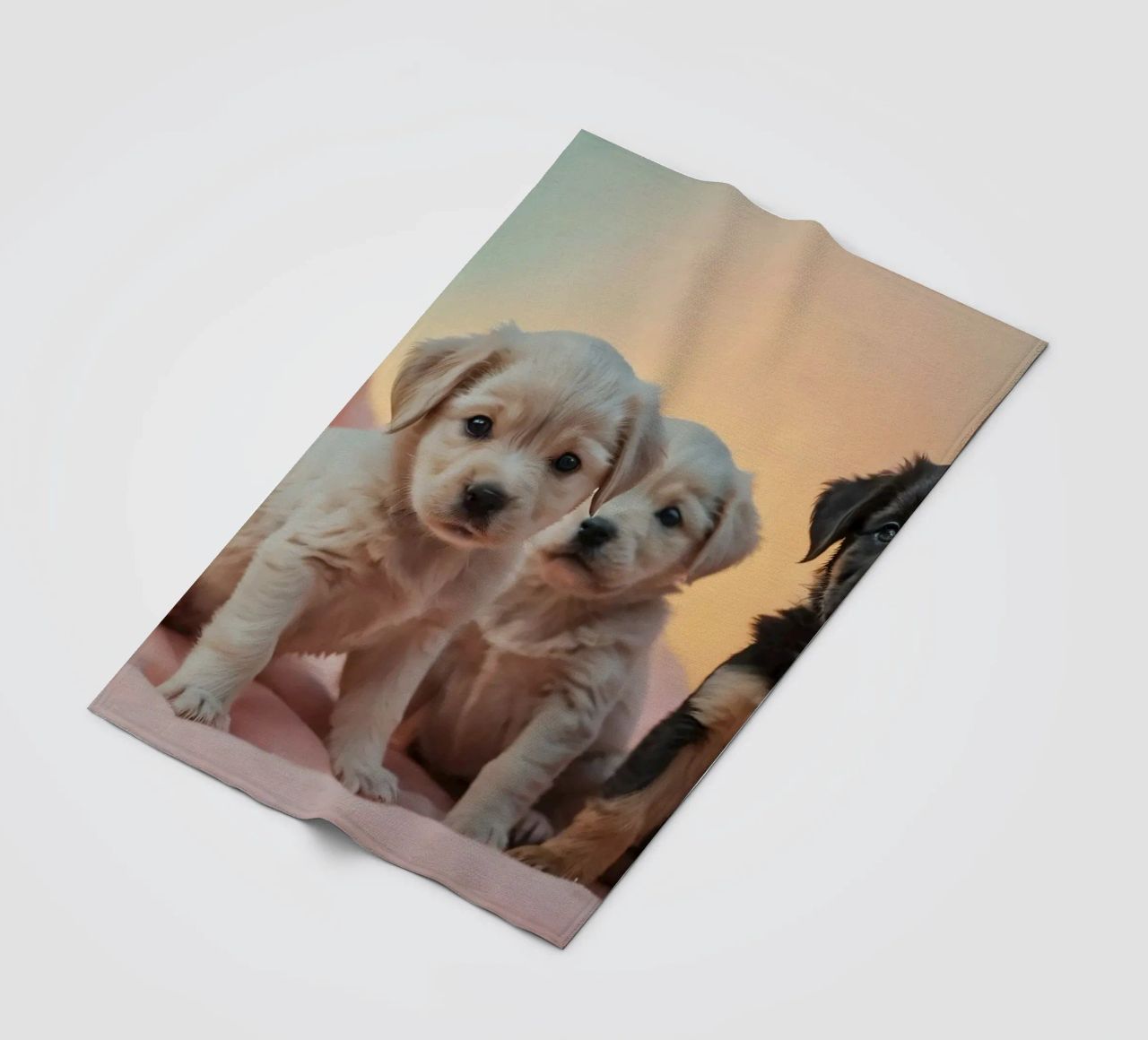Drie speelse puppies rusten op een zachte deken in een gezellige kamer fleecedeken van DesignDoodle