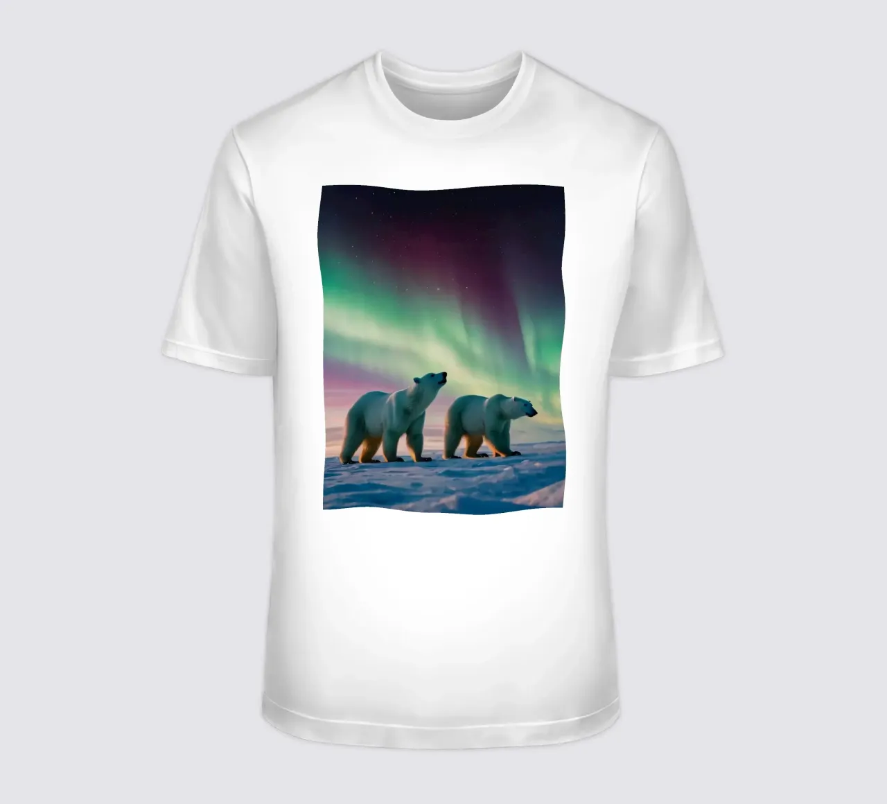 Eisbären spazieren unter lebhaftem Nordlicht T-Shirt von DesignDoodle