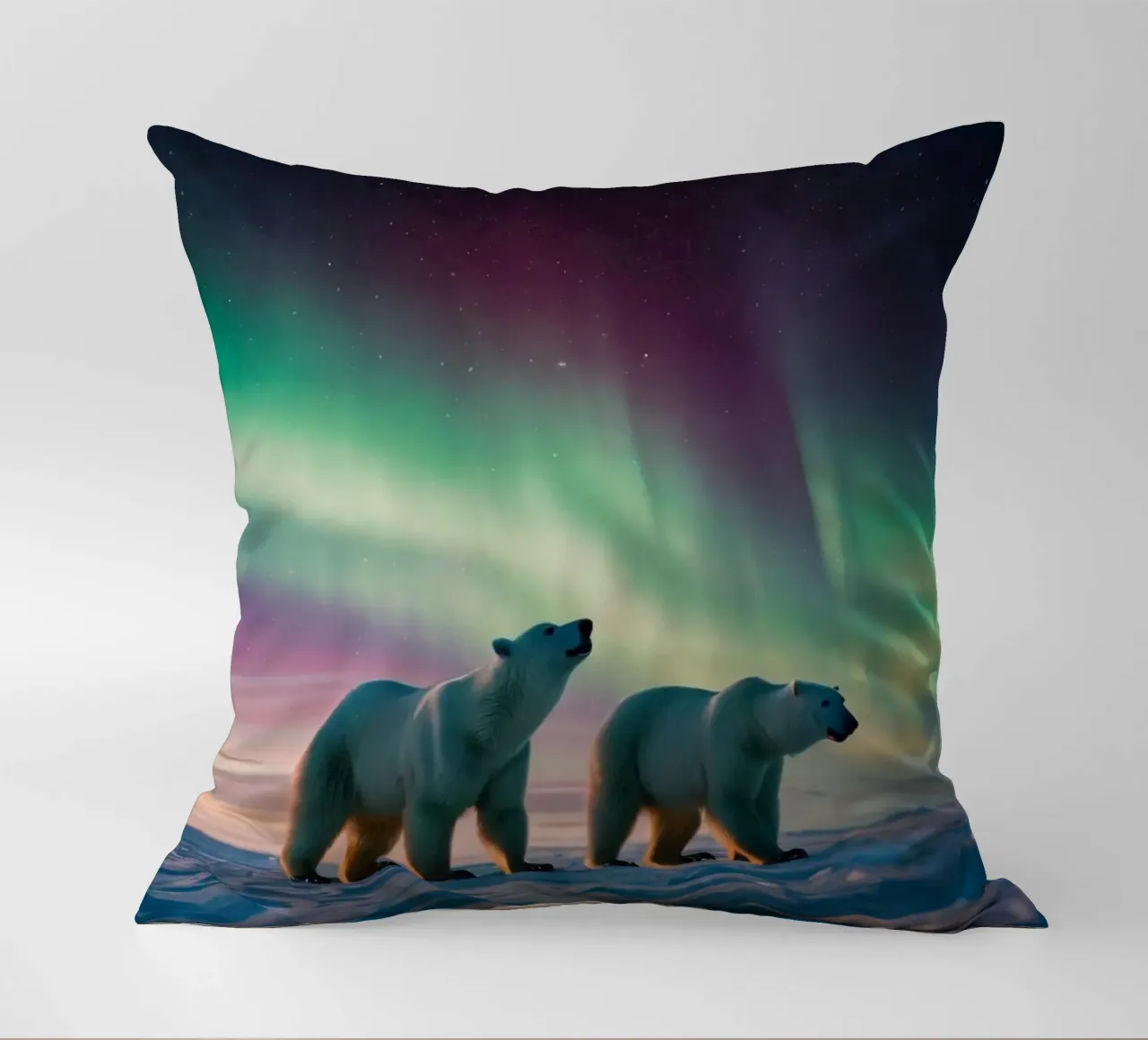 Gli orsi polari camminano sotto la vivida aurora boreale cuscino da DesignDoodle
