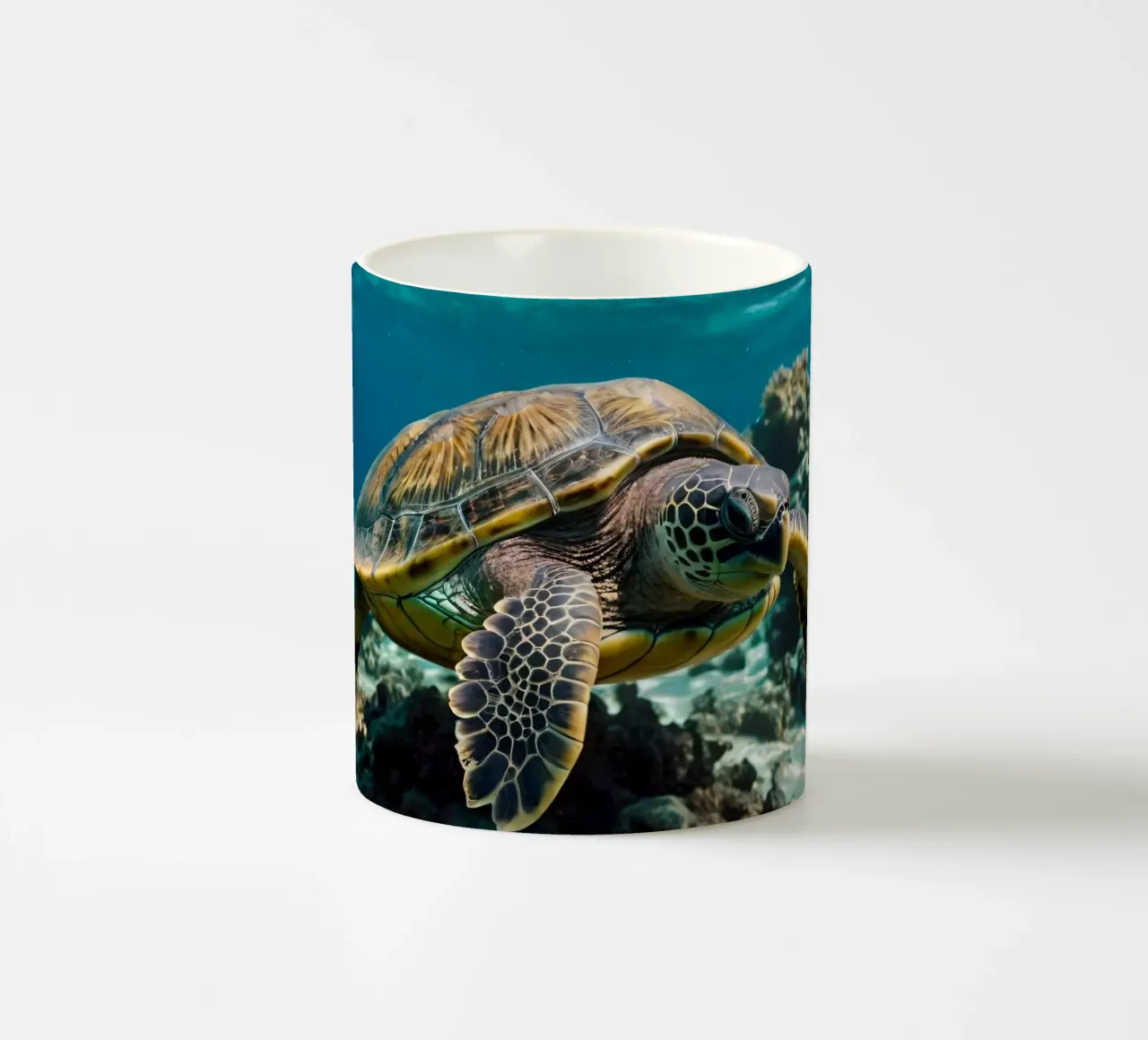Zeeschildpad glijdt door levendig koraalrif in kristal keramische mok van DesignDoodle
