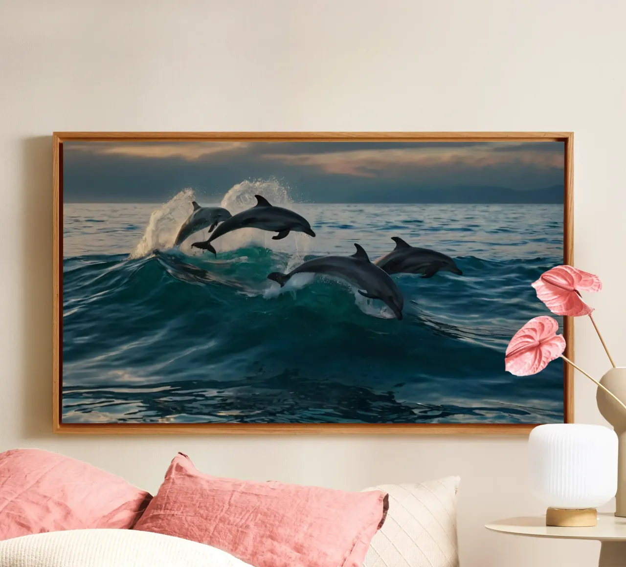 Dolfijnen springen sierlijk boven de oceaangolven bij zonsondergang canvas met Baklijst van DesignDoodle