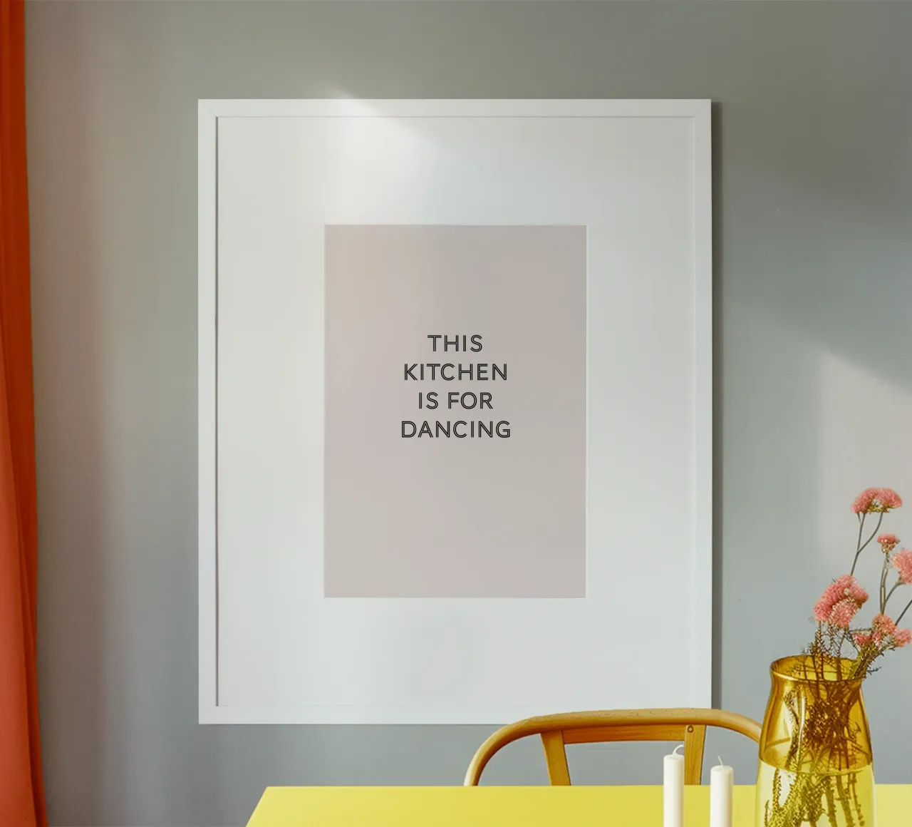 Dancing in the kitchen. poster con telaio in alluminio da Poster Print Studio