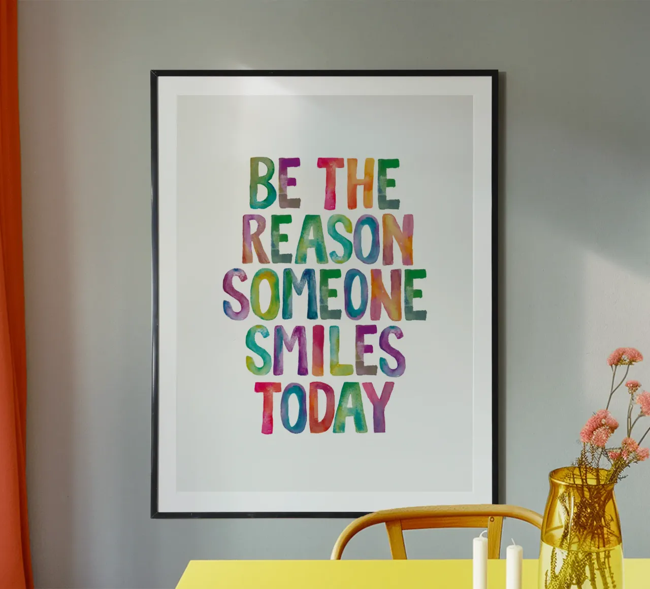 Sii il motivo per cui qualcuno sorride oggi Tipografia arcobaleno poster con telaio in legno da THE MOTIVATED TYPE