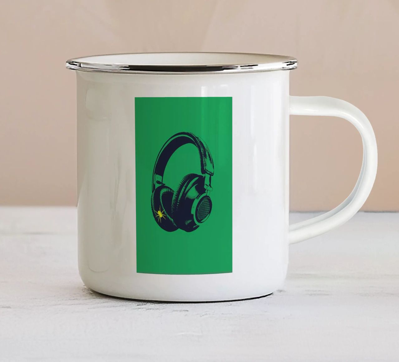Oldskool 4 tazza in smalto da Evita Witzenhausen
