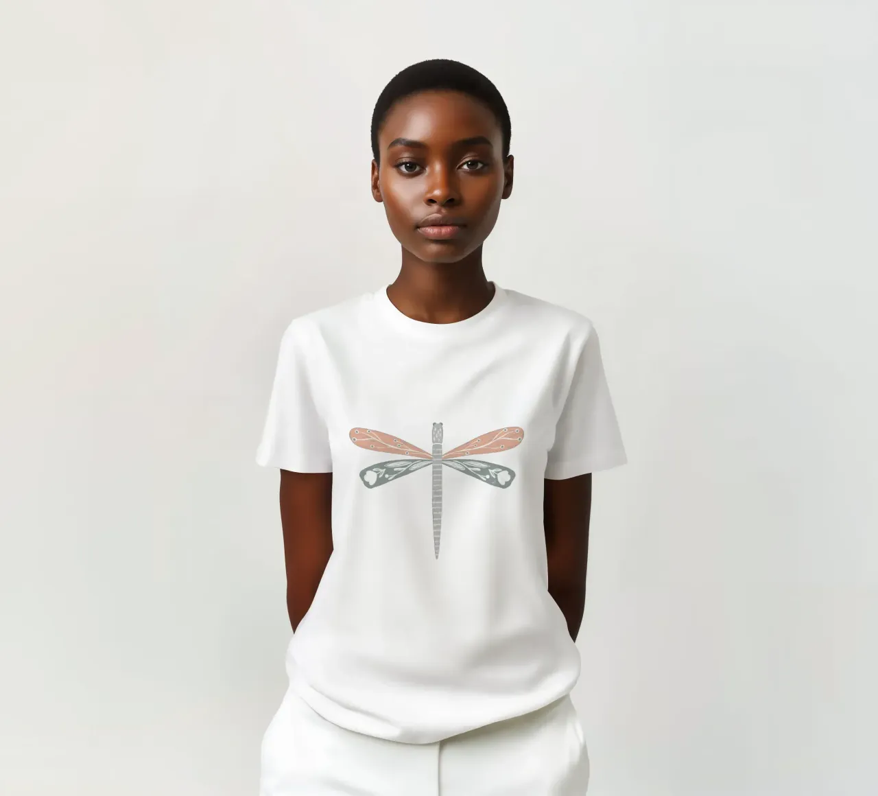 Sage & Blush Dragonfly t-shirt da Menina Lisboa