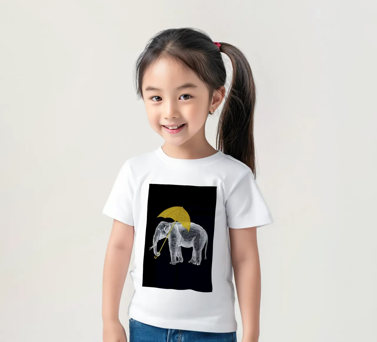 Elephant with Umbrella 2 t-shirt enfant de Amalia Restrepo