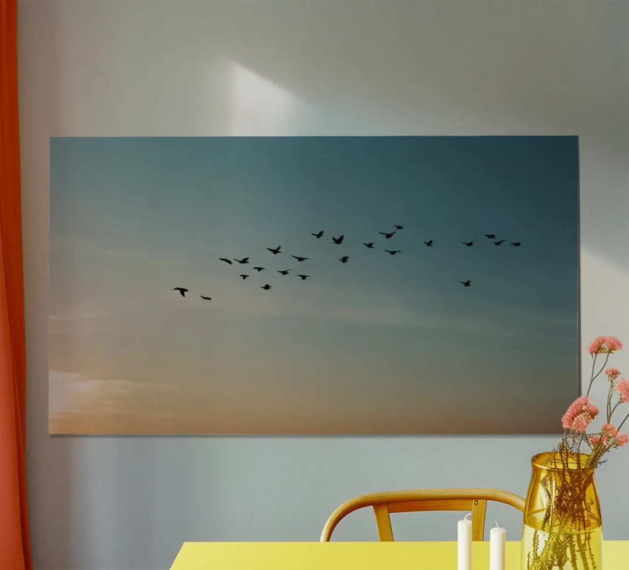 Stormo di uccelli che vola in formazione su un tramonto vibrante poster con telaio in alluminio da DesignDoodle