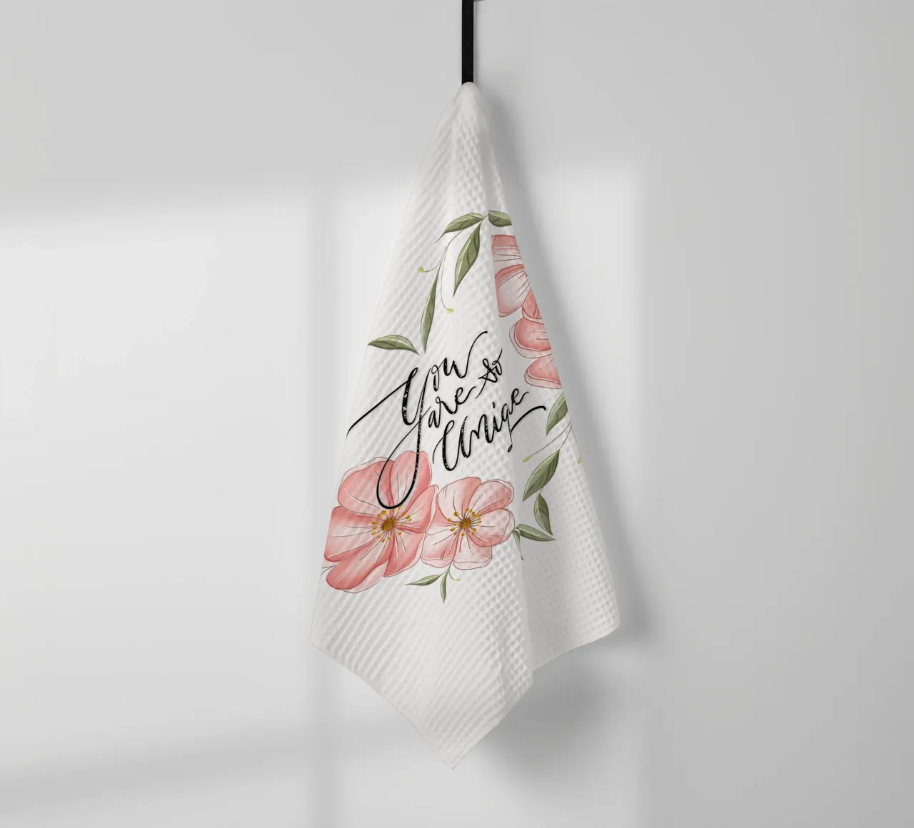 Cuore floreale e dichiarazione d'amore e di apprezzamento. Unico canovaccio da cucina da CalliLetters