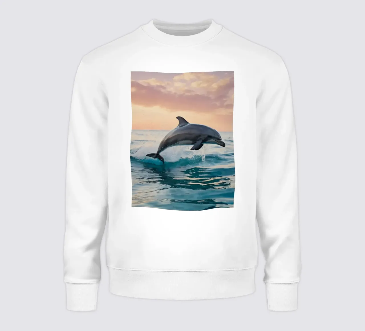 Delphin springt anmutig über die Meeresoberfläche Sonnenuntergang Sweatshirt von DesignDoodle