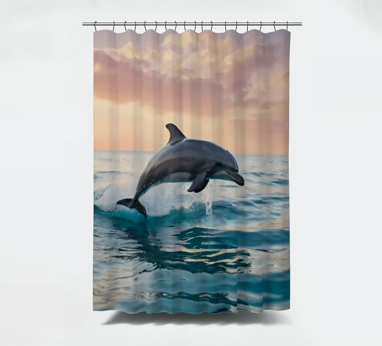Delphin springt anmutig über die Meeresoberfläche Sonnenuntergang Duschvorhang von DesignDoodle