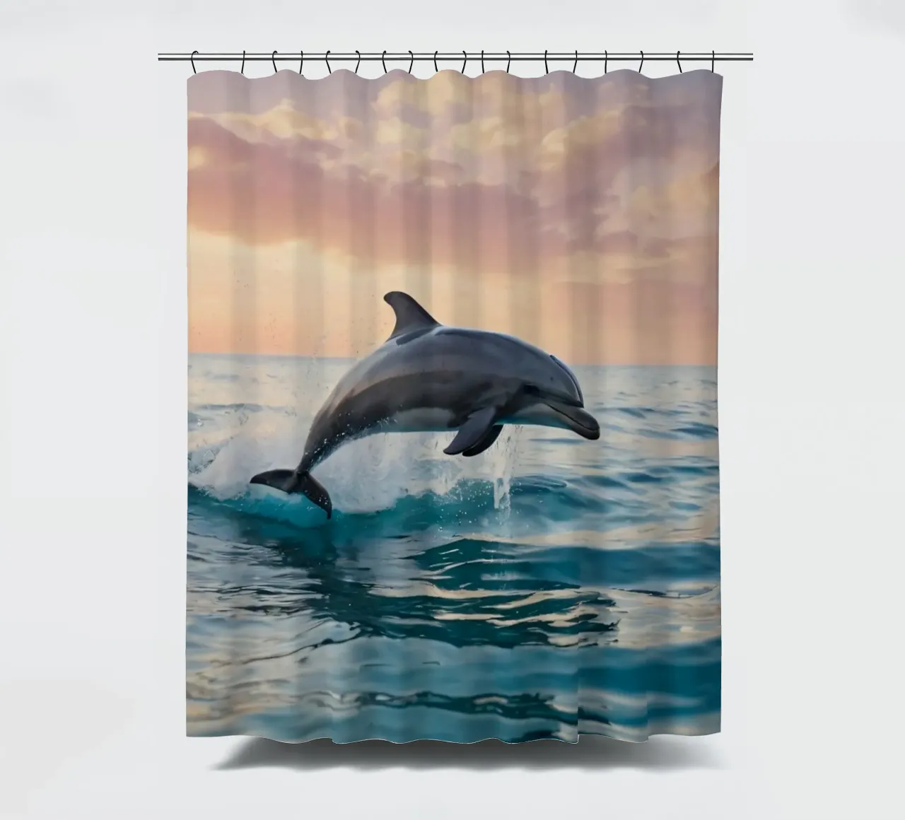 Delphin springt anmutig über die Meeresoberfläche Sonnenuntergang Duschvorhang von DesignDoodle
