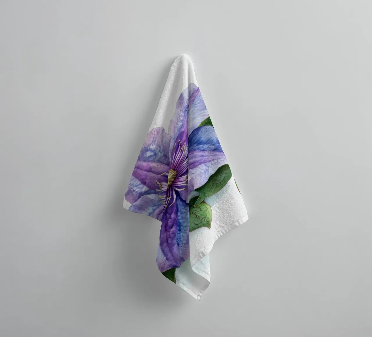 Fiore di clematide 1 asciugamano da bagno da Bold Blooms