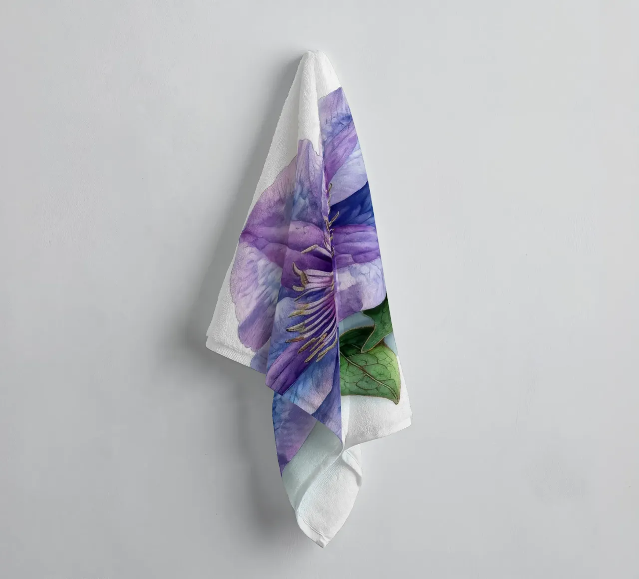 Fiore di clematide 1 asciugamano da bagno da Bold Blooms