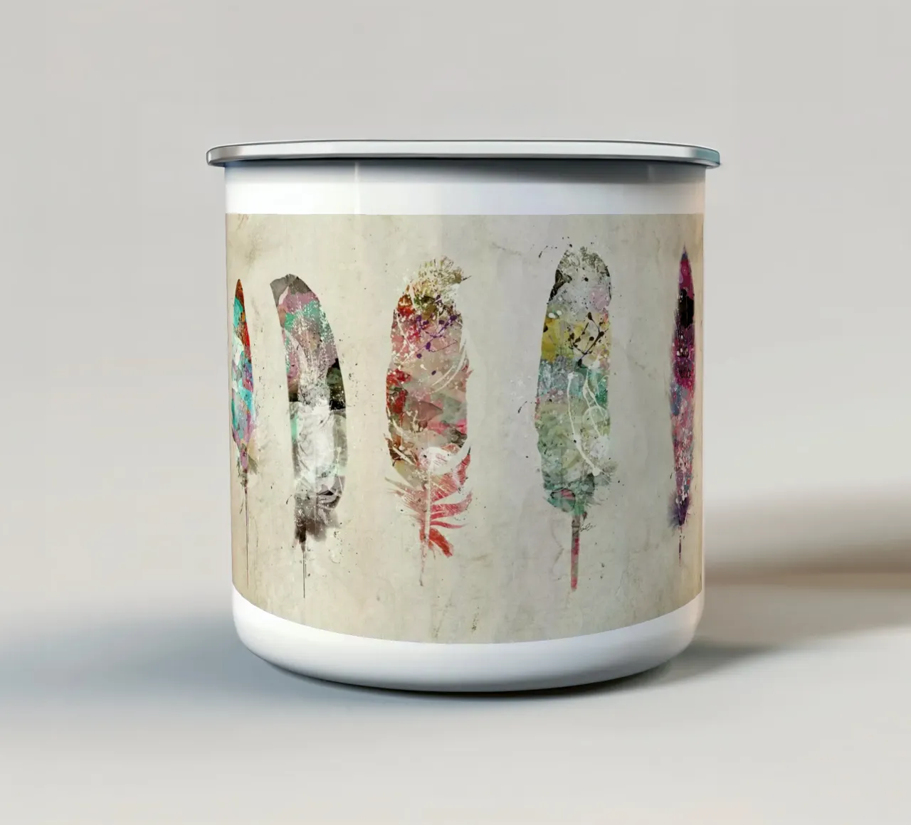 Pop Art Feathers tazza in smalto da Brian Buckley