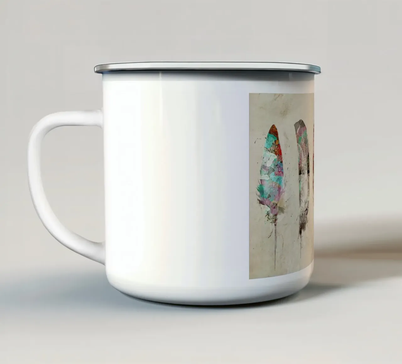 Pop Art Feathers tazza in smalto da Brian Buckley