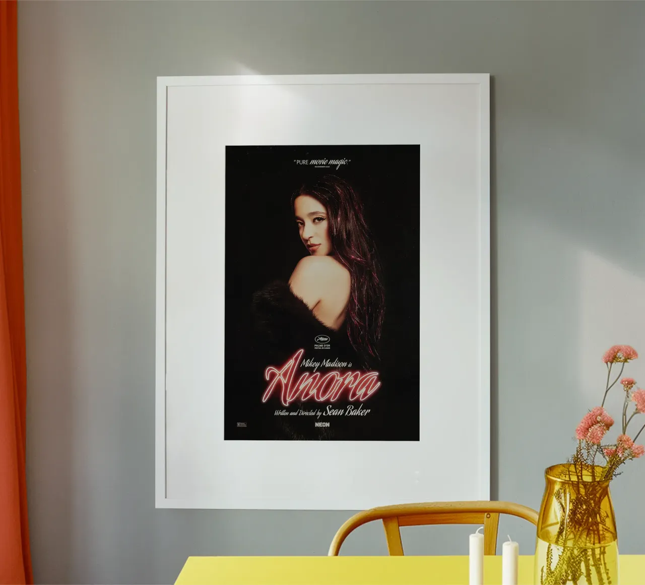 Anora poster con telaio in plastica da Attaboy Dsgn