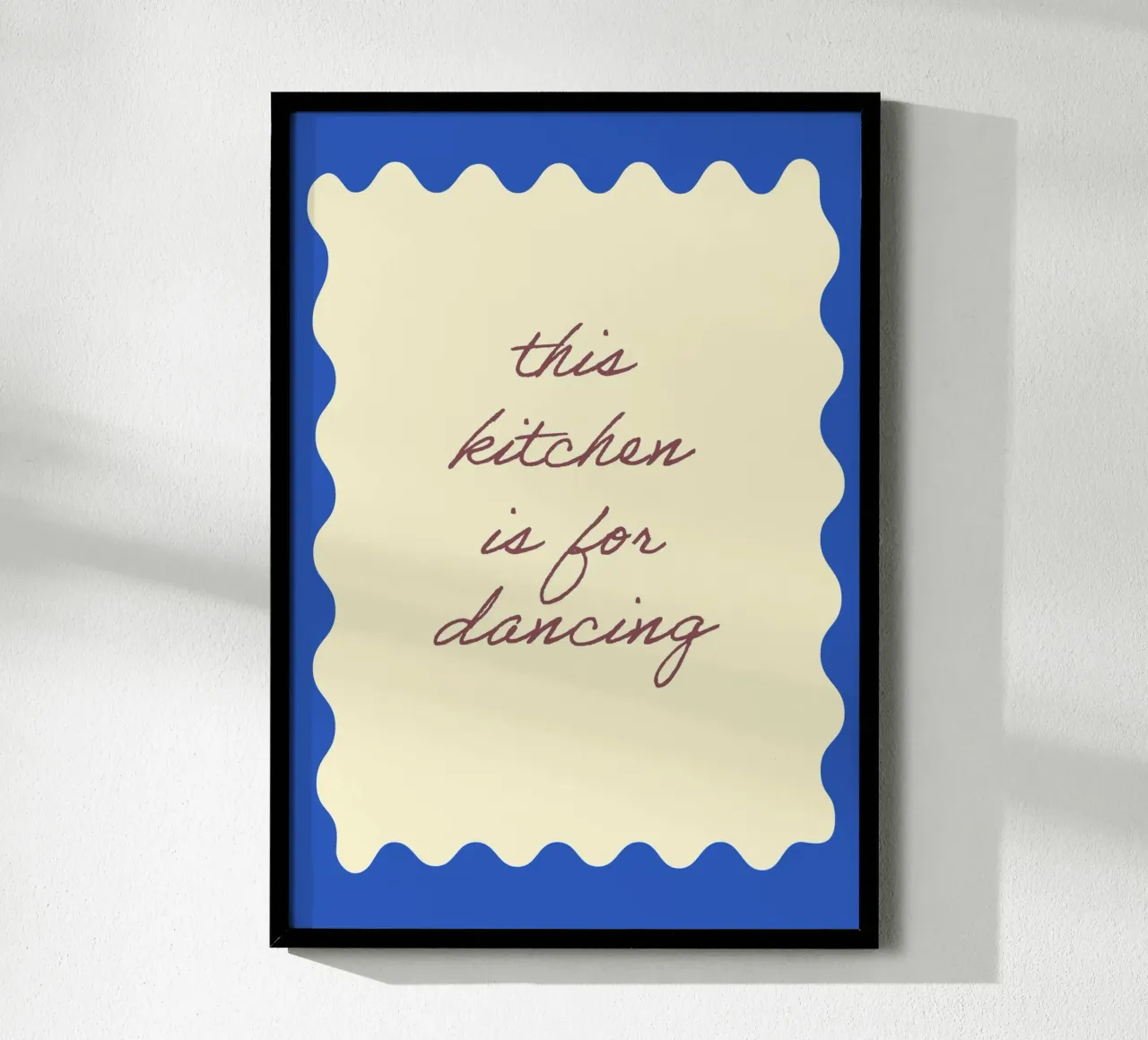 This kitchen is for dancing poster avec cadre en aluminium de Poster Print Studio