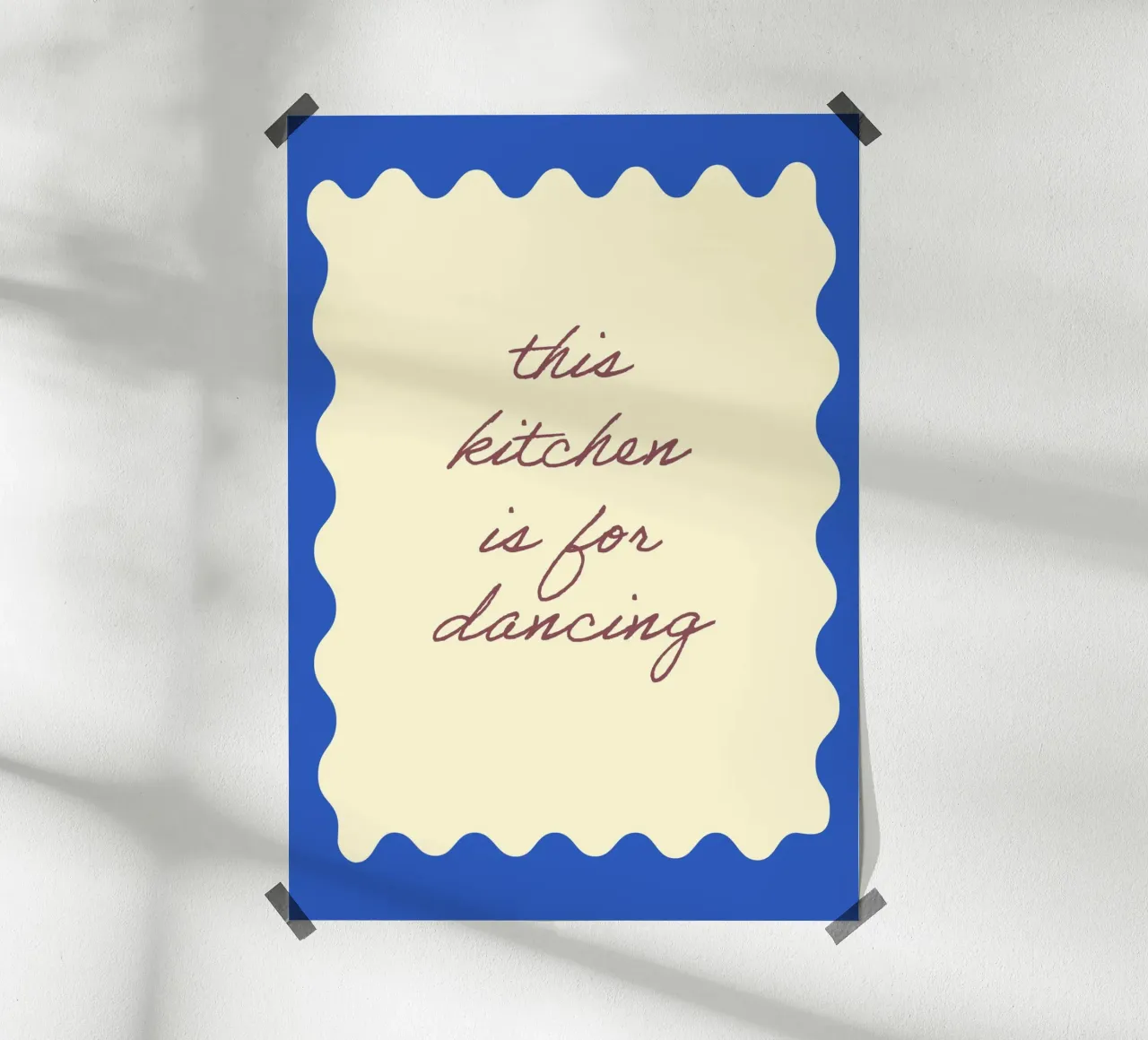 This kitchen is for dancing poster avec cadre en aluminium de Poster Print Studio