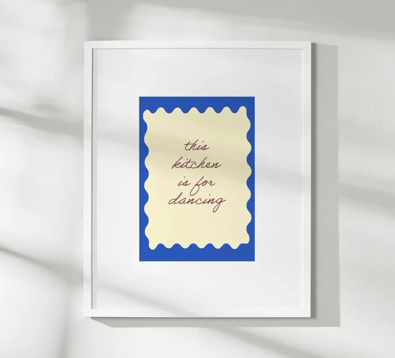 This kitchen is for dancing poster avec cadre en aluminium de Poster Print Studio