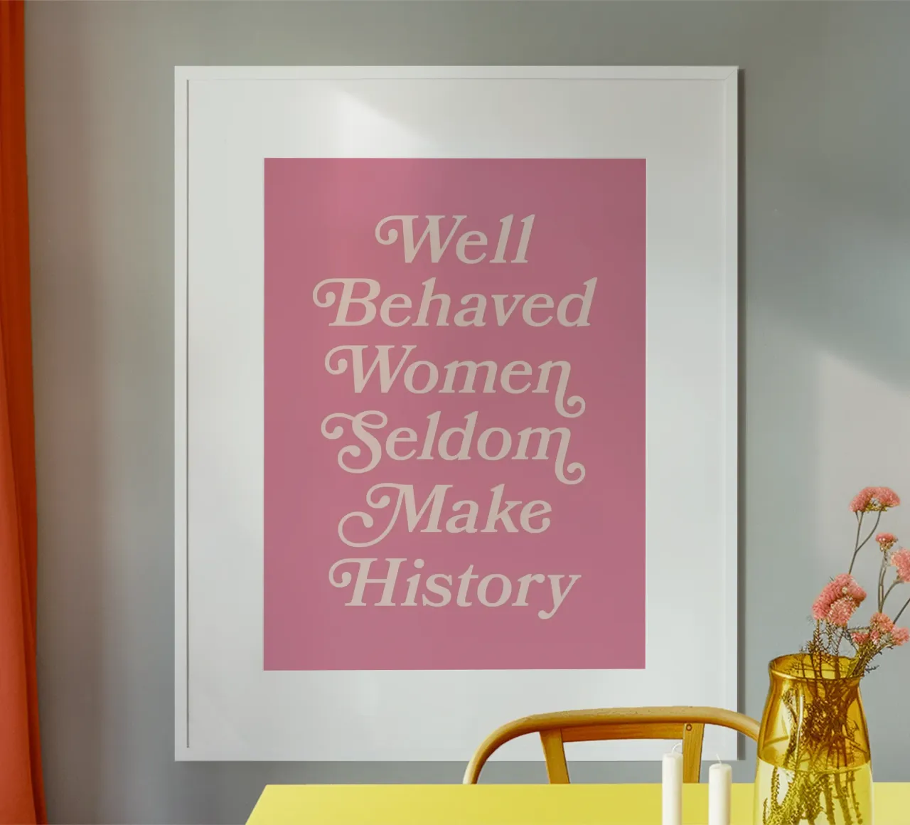 Le donne ben educate raramente fanno la storia (tonalità rosa) poster con telaio in plastica da Paigaam Studio
