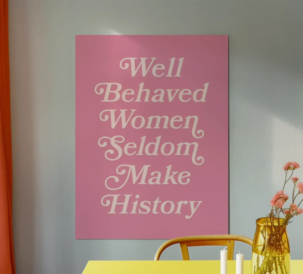 Le donne ben educate raramente fanno la storia (tonalità rosa) poster con telaio in plastica da Paigaam Studio