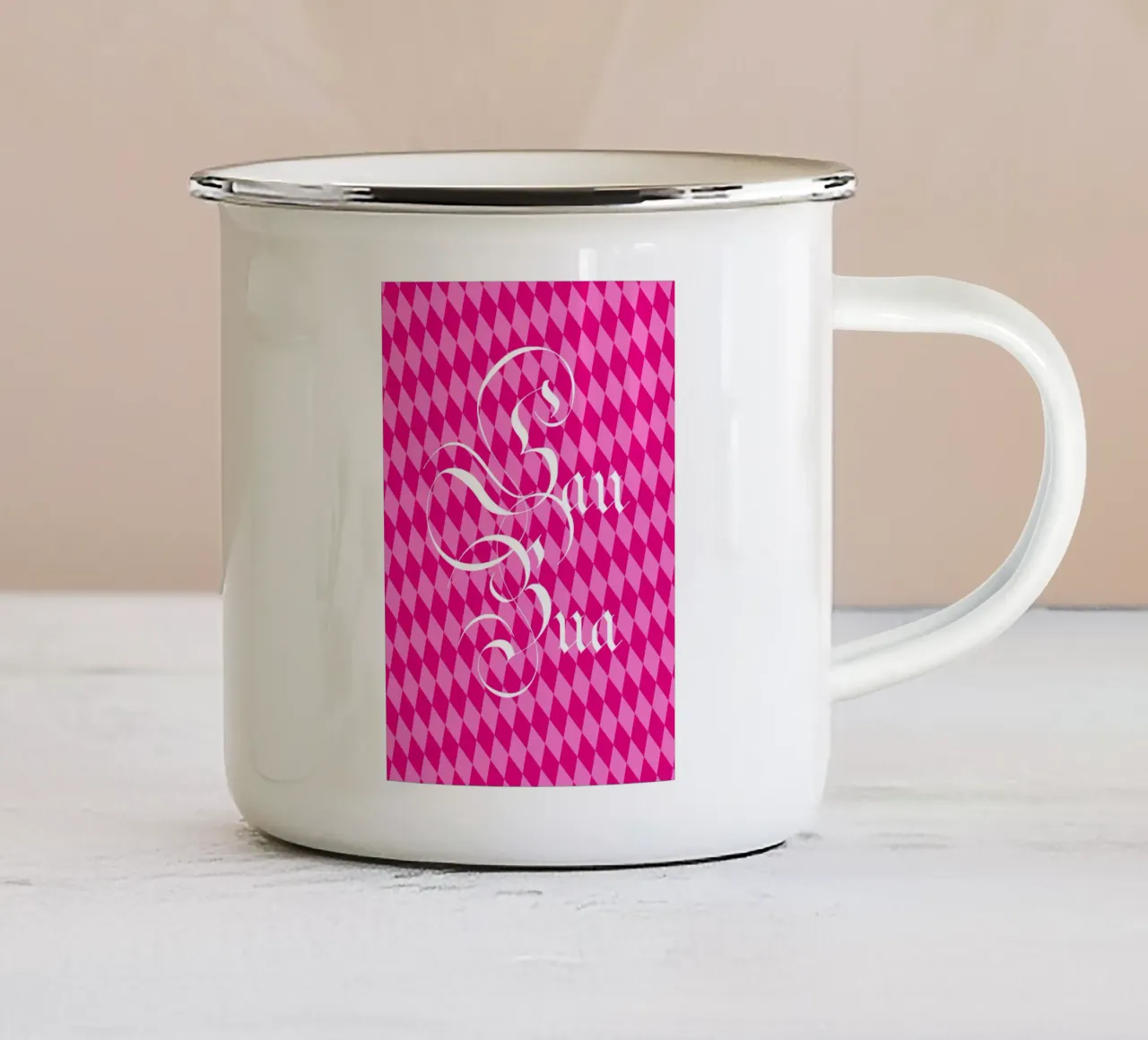 Saubua tazza in smalto da Flo Klein