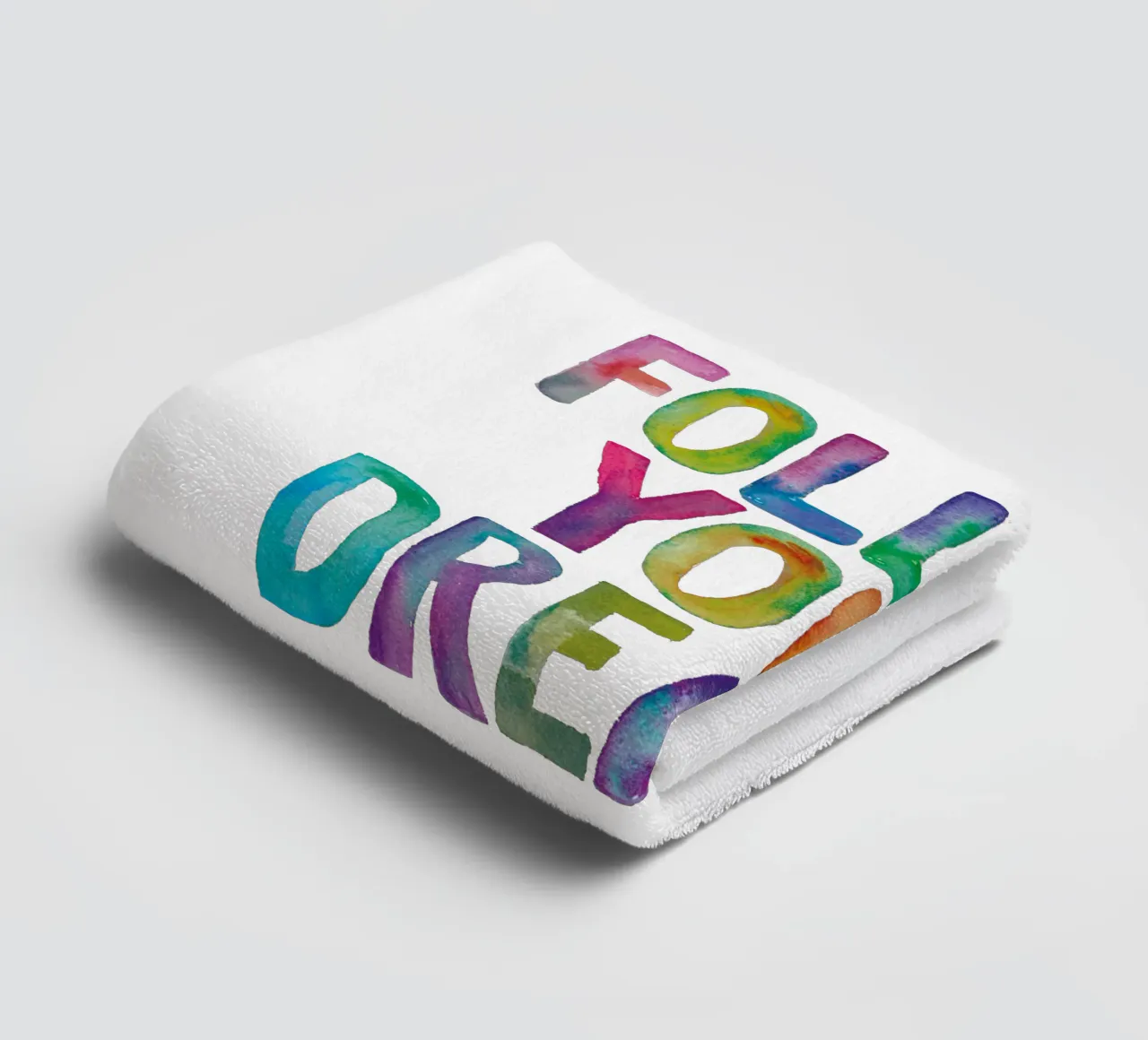 Segui i tuoi sogni Design tipografico arcobaleno asciugamano da bagno da THE MOTIVATED TYPE